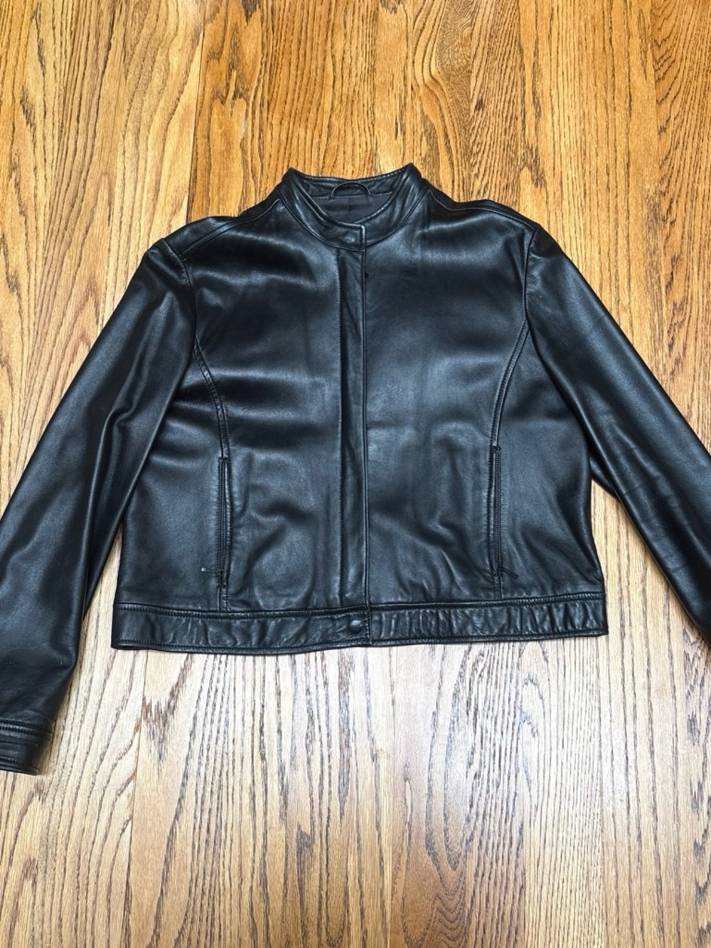 leather jacket - Picture 2 of 6